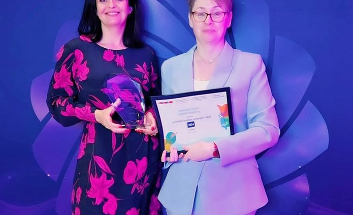 Dr Monika Tosik and the University of Lodz Vice-Rector for Education, dr hab. Małgorzata Wrzesień, Associate Professor at the University of Lodz